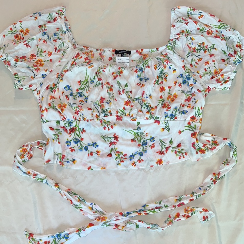 3/$12-NWT Floral crop top
